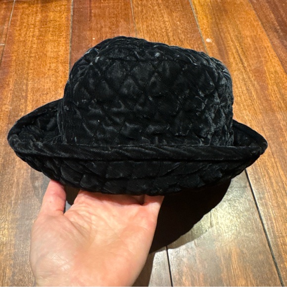 NWOT Orvis Quilted Soft Bucket Hat, Black, Women’s Medium - Picture 3 of 5